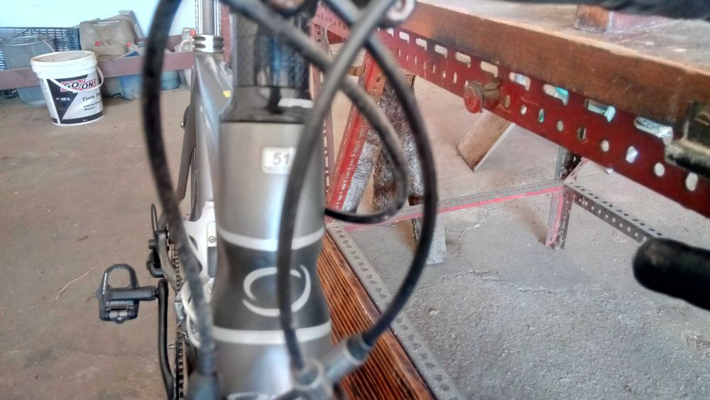 Conjunto de bicicleta de BTT e de estrada