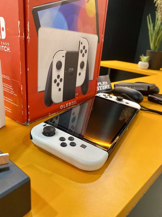 Nintendo Switch OLED з іграми у комплекті