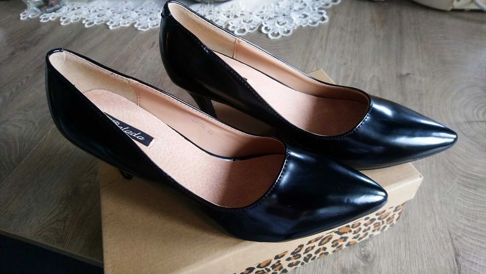 Czarne buty na obcasie rozmiar 39
