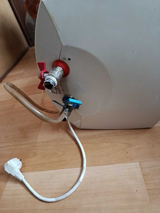 Бойлер на кухню 12 л.