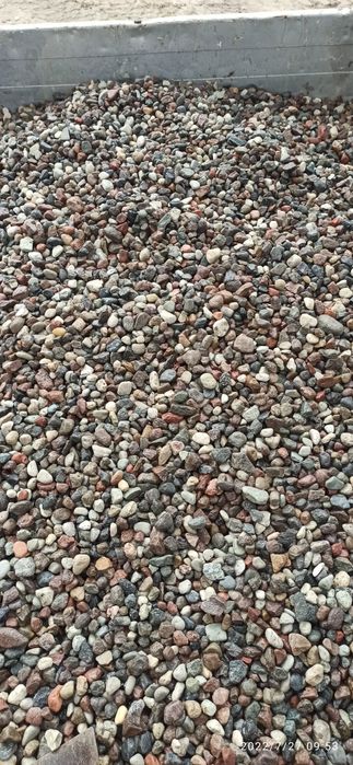 Ziemia czarnoziem przesiewany otoczaki piasek żwir  kopanie stawów