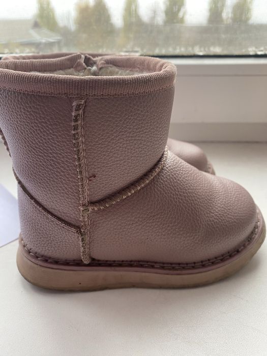 Зммові черевики , уги для дівчинки