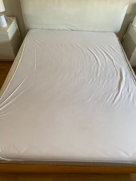 Cama de Casal em Madeira