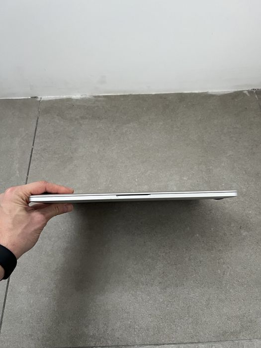 330$ MacBook Pro 13" 2017 MPXR2 2,3GHz / i5 / 8 GB / 128gb SSD