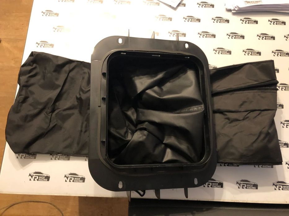 SCHOWEK WOREK NA NARTY BMW 6 E63 F13