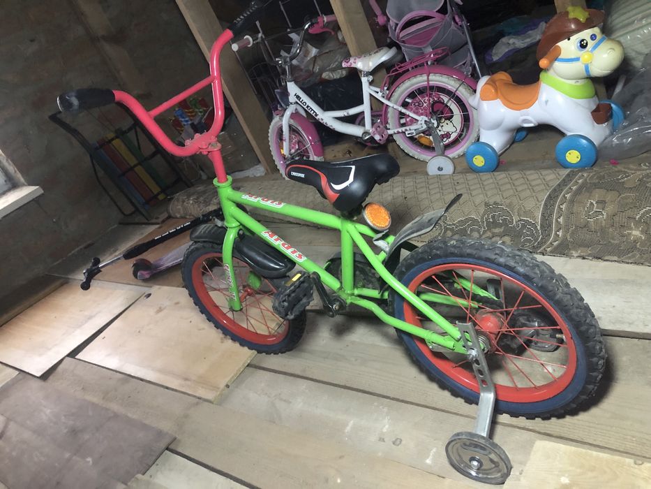 Дитячі велосипеди на 4-7 років, треба мабуть замінити камери в колесах