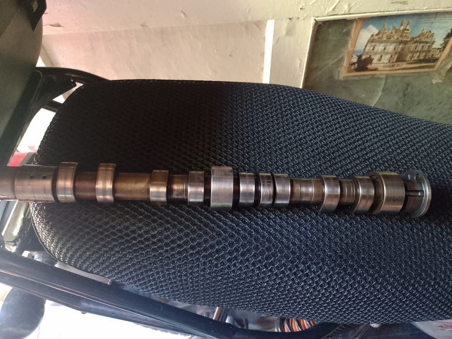 Решітка радіатора, распредвал, радіатор  VW Touran. Бамперні решітки