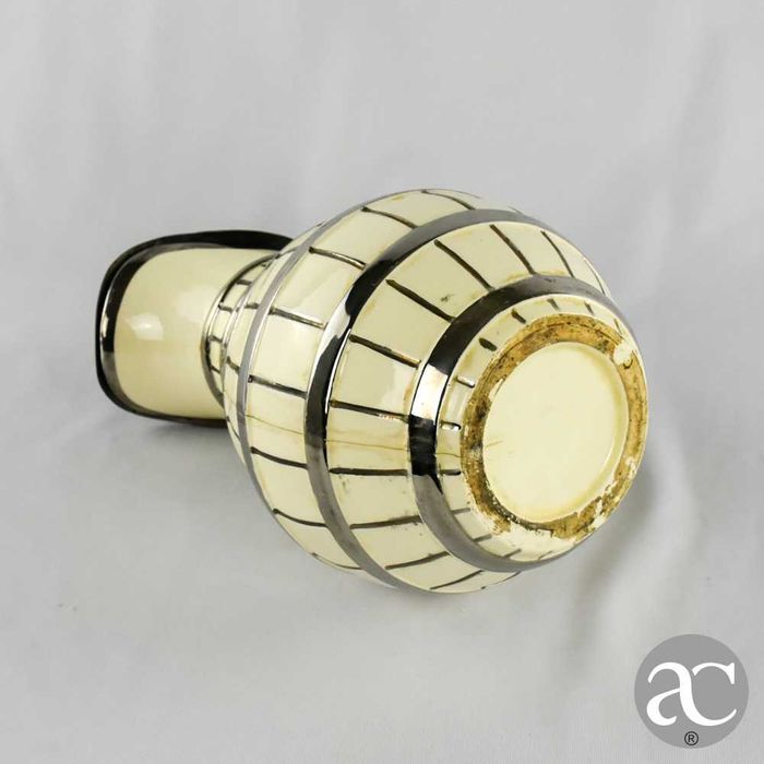 Jarro inglês em pó de pedra, tampa em estanho, finais do século XIX