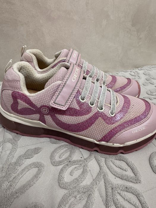 Продам детские кроссовки Geox розовые,36 размер