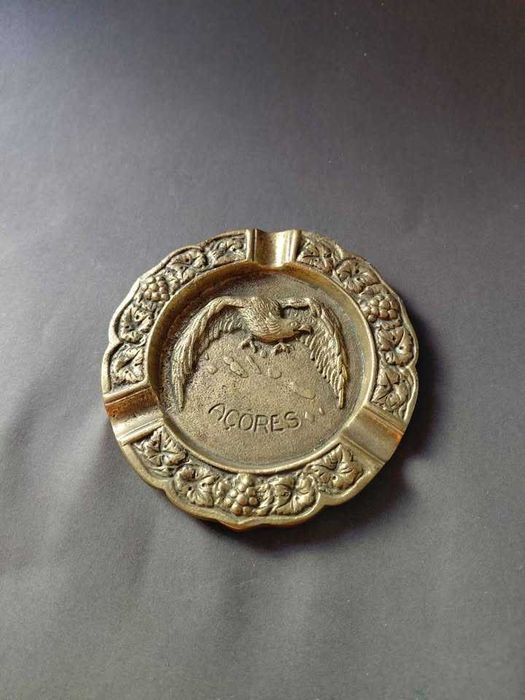 Cinzeiro em latão dos Açores