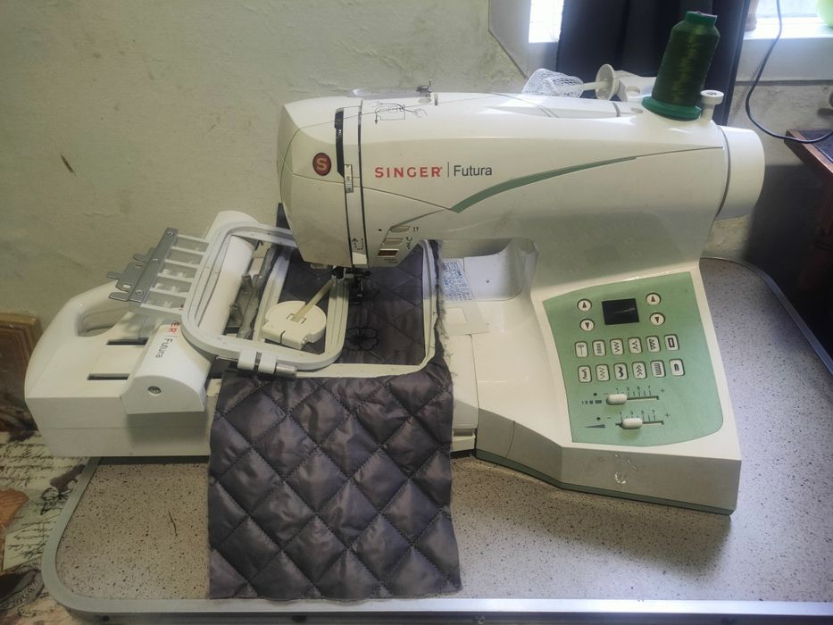 Швейно-вышивальная машинка Singer Futura