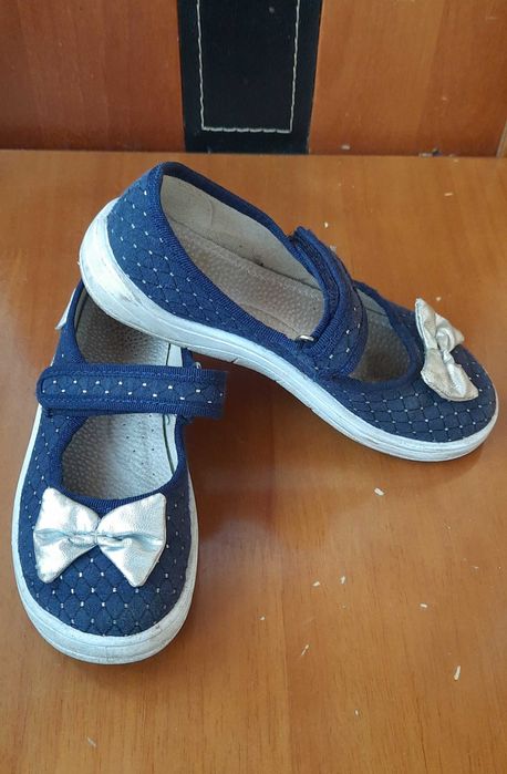 Кросівки, сандалі на дівчинку