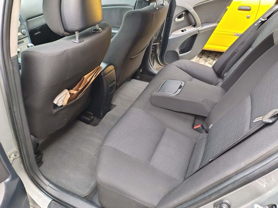 Sprzedam Toyote Avensis