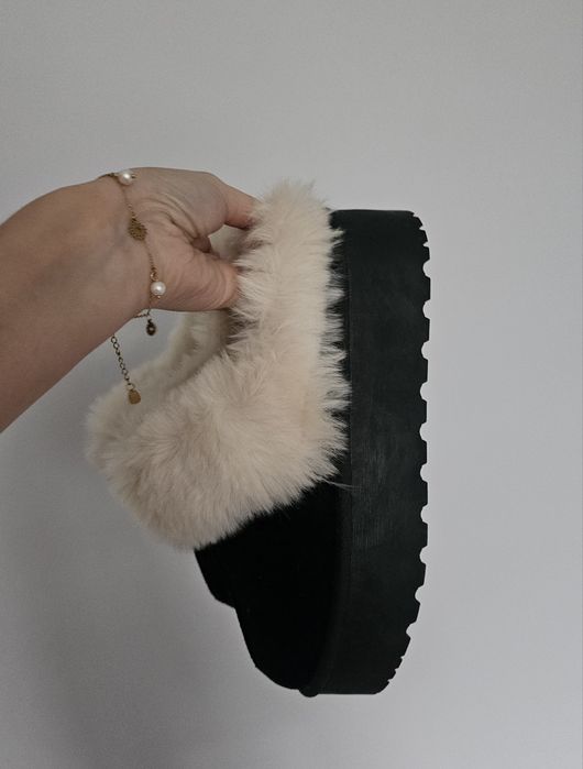 Czarne kapcie śniegowce z futerkiem na masywnej platformie 40