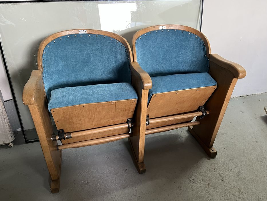Dwa fotele kinowe - odnowione