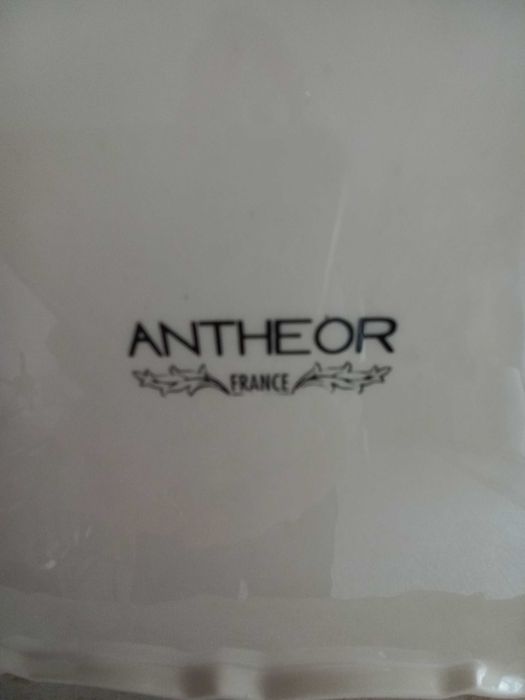 Prato de loiça  francesa, marca ANTHEOR .NOVO.