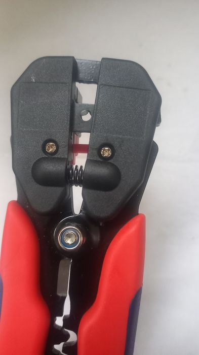 Клещи (стриппер) для снятия изоляции.