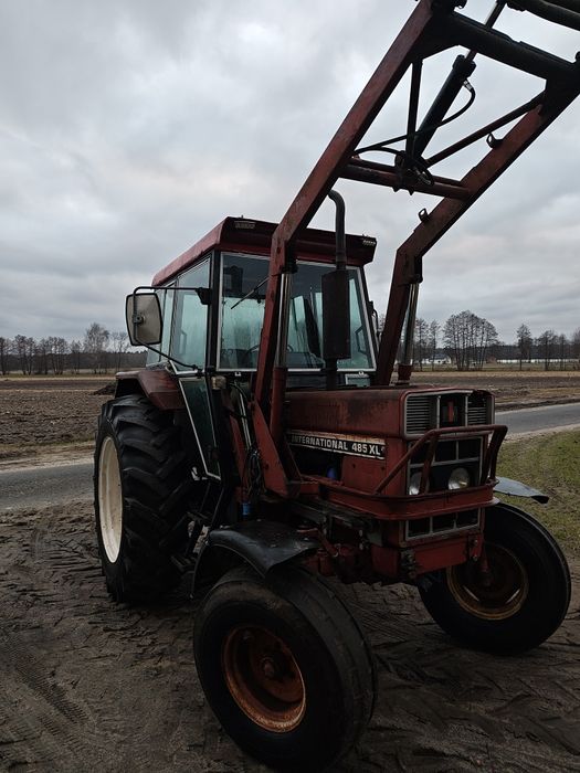 International 585 xl . IH 485 Case. Z Ładowaczem
