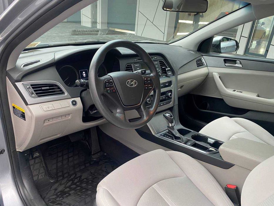 Продам власний автомобіль Hyundai Sonata 2017 року.