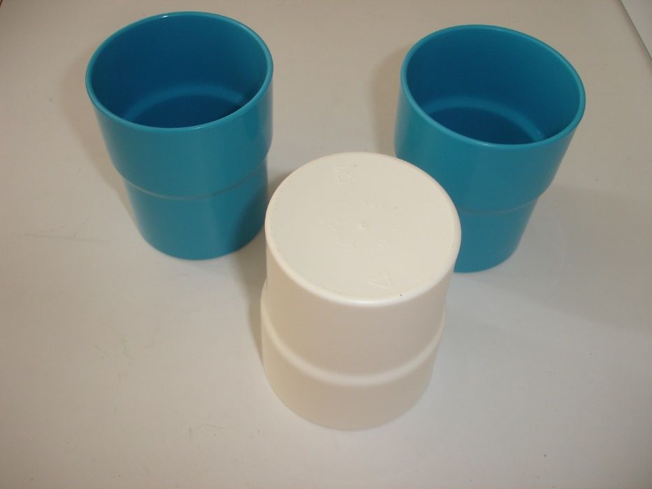 Copos de plástico DOMPLEX (vários)