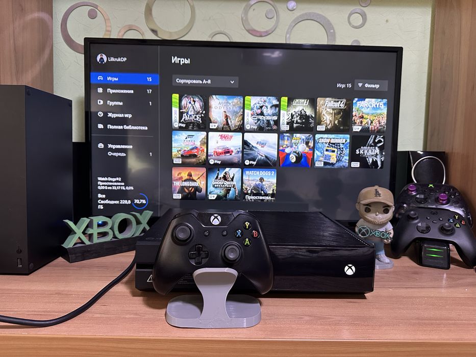 Продам XBOX One 1 TB + подарок