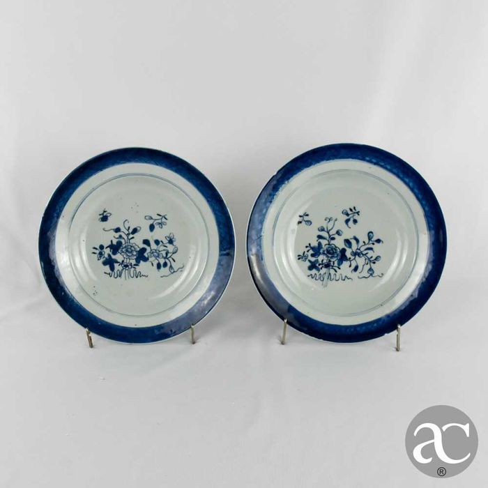 Par de pratos fundos porcelana da China, Período Qianlong, séc. XVIII