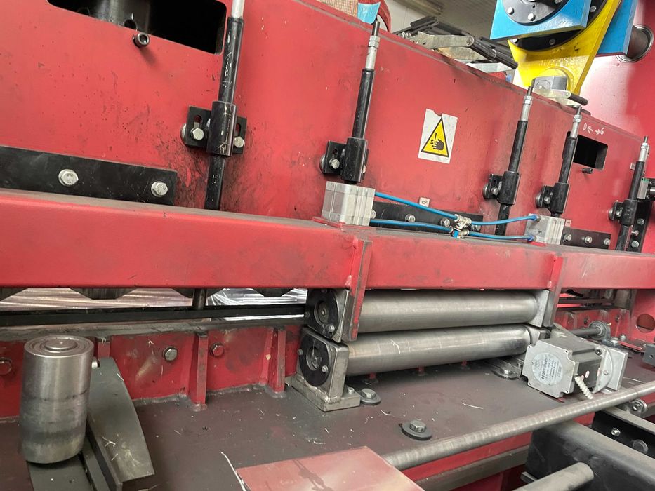Maszyna do produkcji siatki cięto ciągnionej szerokość do 2000mm.