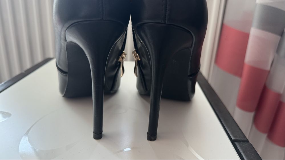 Ботильйони на шпильці в ідеальному  стані