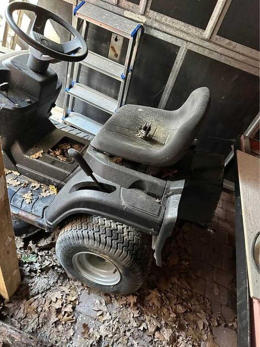 Kosiarka traktorek huqvarna uszkodzony