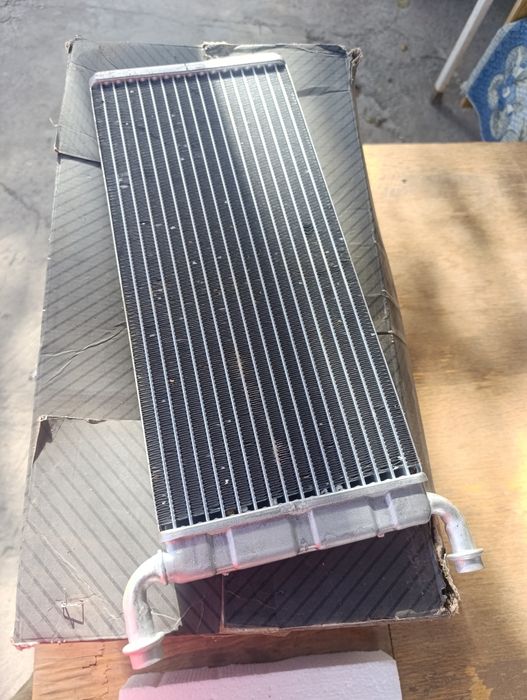 Автомобільний радіатор опалення