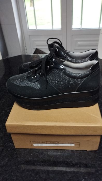 Sapatos tipo sapatilha, tam. 38