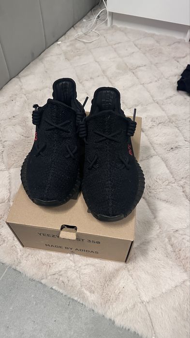 Yeezy 350 v2 bred