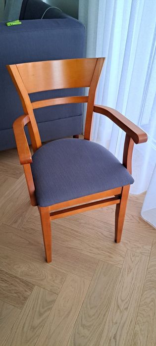 Paged stół z krzeslami