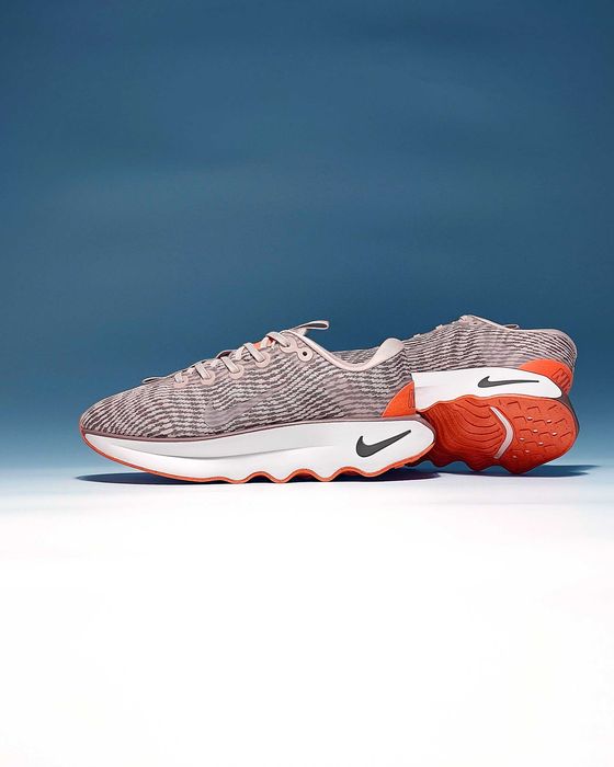 РОЗПРОДАЖ! Жіночі кросівки Nike Nike Air Motiva. Оригінал. Розмір 42 - 26.5 см