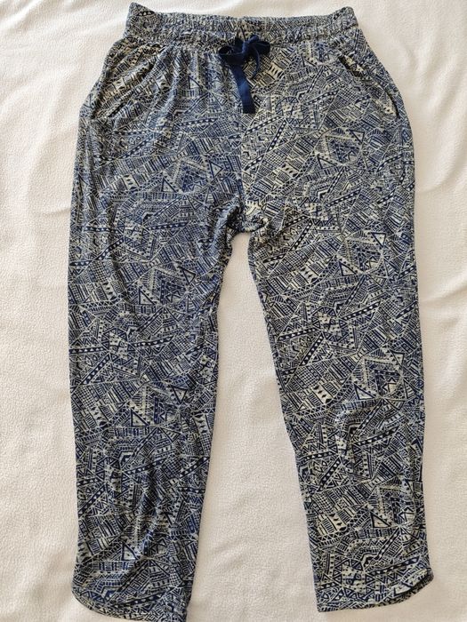 Lote / Conjunto de 4 Peças de Roupa Casual-Chic – Tamanho S (Como Novas)