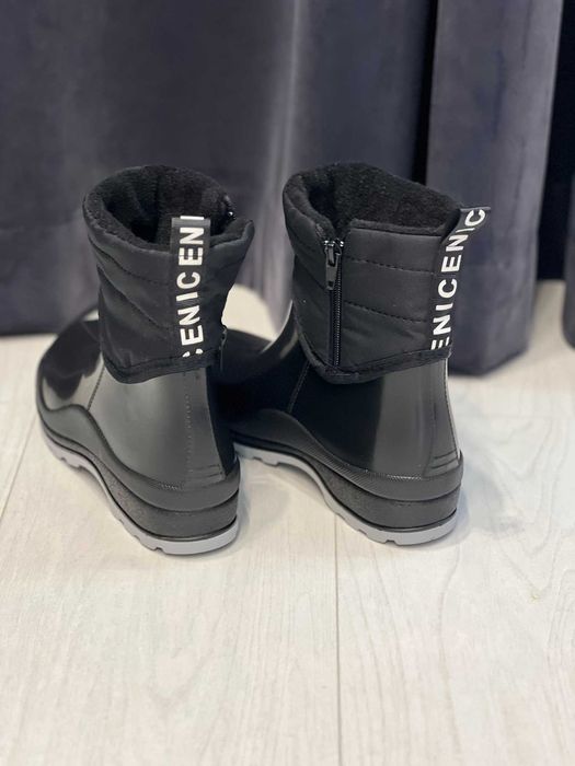 Женские резиновые сапоги, утепленные, очень красивые