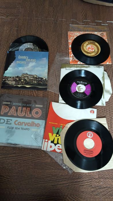 Paulo de Carvalho novo 
José Afonso 
Coimbra tem mais encanto 
Avante Camarada 
Vitoria Liberdade 
Capas e discos muito bom estado
15€