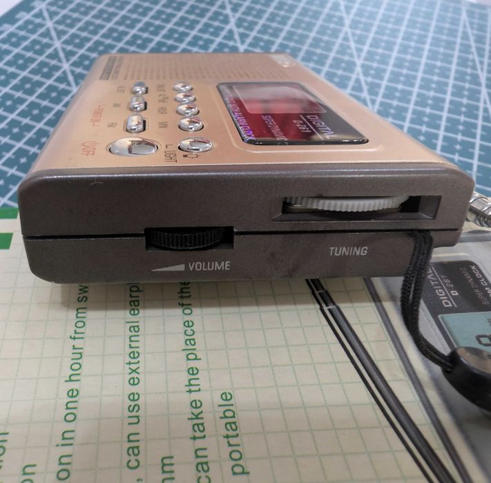 Mini Rádio DEBO com relógio e alarme [COMO NOVO]