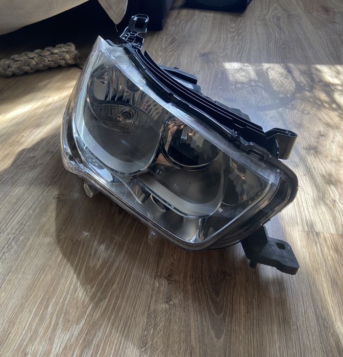 Lampa/Reflektor prawy przód Citroen C-Elysee/Peugeot 301