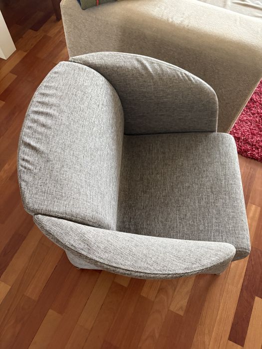 Cadeirao tecido e madeira maciça pouco uso