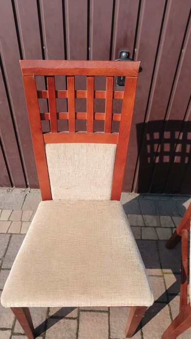 Krzesła w dobrym stanie 8 sztuk. Cena za sztukę.