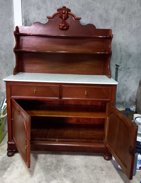 Móvel aparador centenário