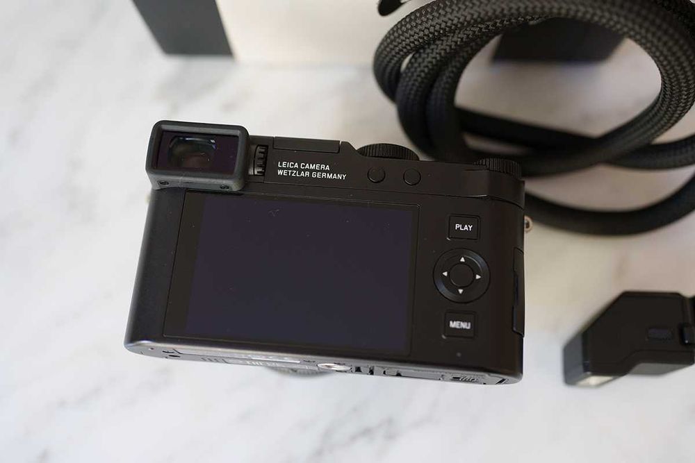 Leica D-lux 8 preta