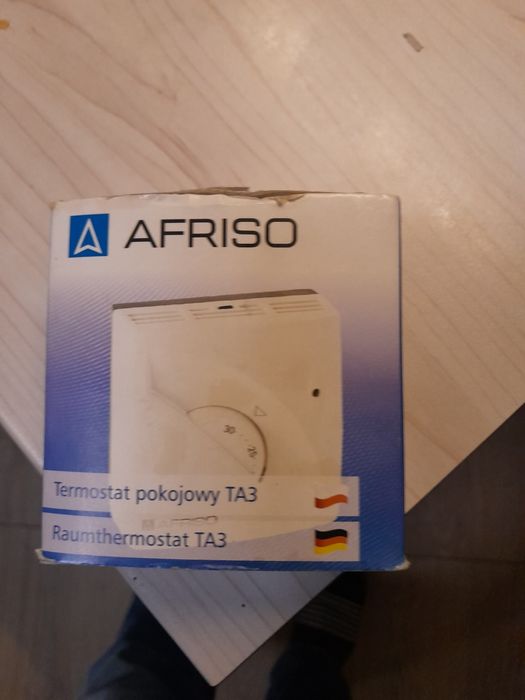 Sprzedam termostat czujnik do ustawiania temperatury w pokoju c o