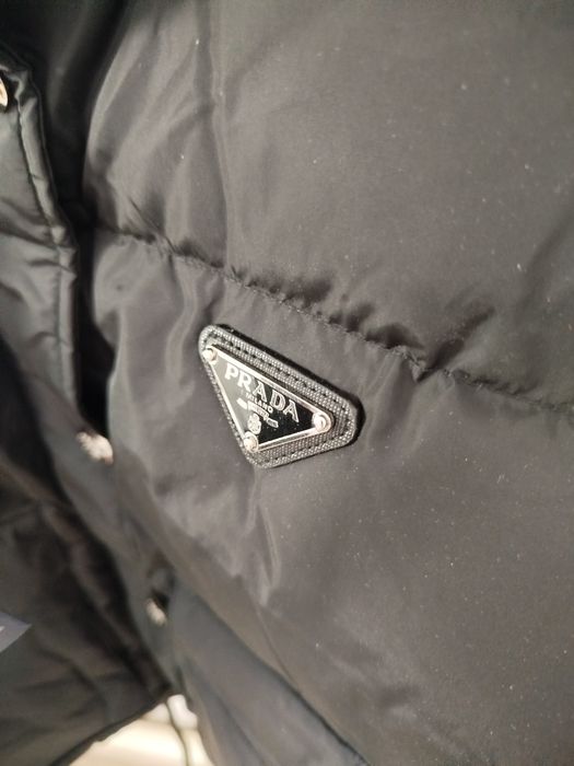 Женский пуховик Prada