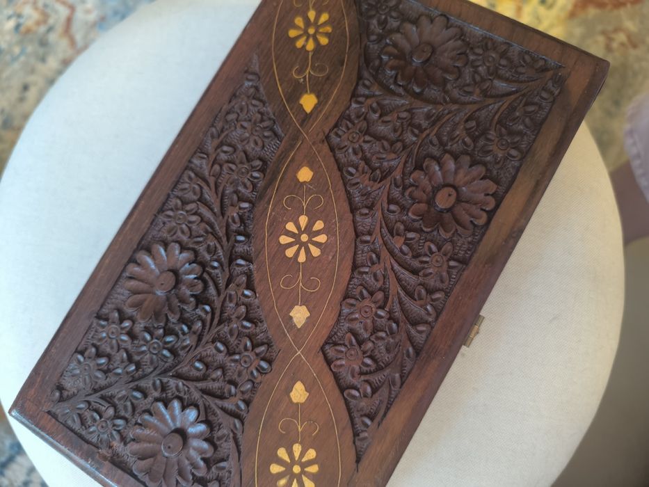 Caixa antiga de madeira