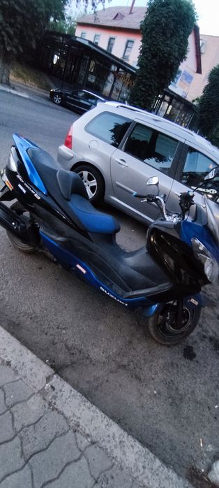 Макси скутер Сузуки 250