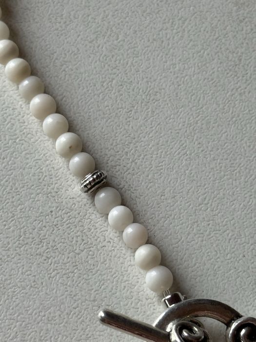 Чокери з червоного та білого коралу