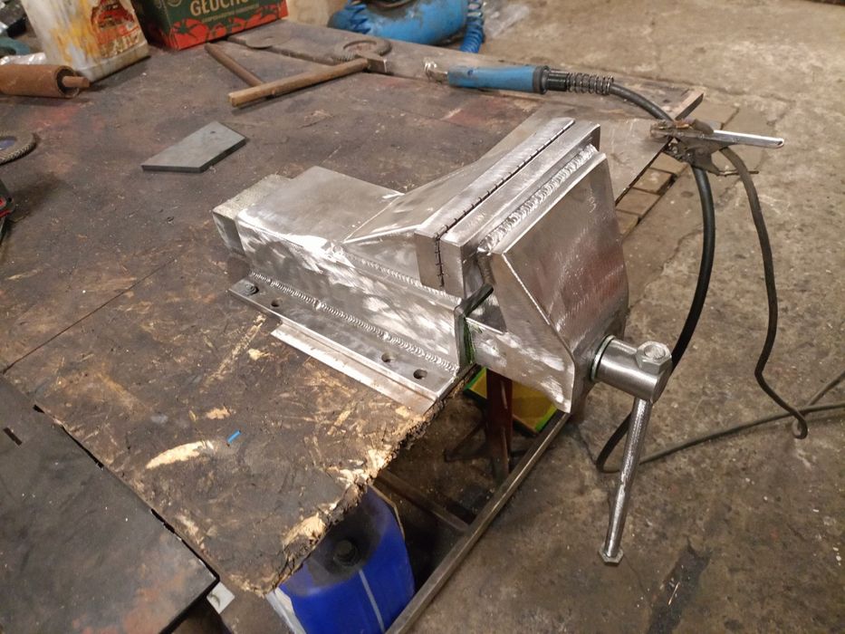 Mocne imadło ślusarskie