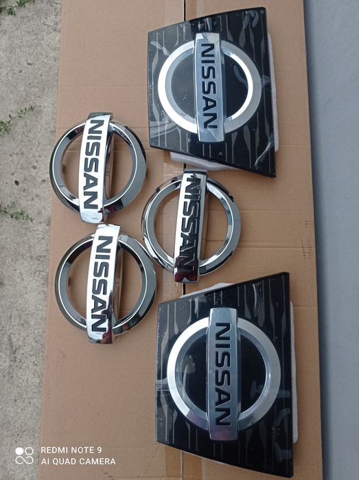 Nissan Rogue Ниссан рог решотка эмблема